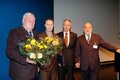 Ewald-Harndt-Medaille der Zahnärztekammer Berlin Zahnarzt Otto Berger: (v.l.): der Sohn des Geehrten, Prof. M. Berger, sein Enkel Dr. O. Speyer, Dr. Dr. Jürgen Weitkamp, BZÄK-Präsident und Dr. Wolfgang Schmiedel, Präsident der Berliner Zahnärztekammer