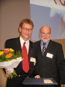 Dank u.a. für enormen Einsatz bei der Hygienerichtlinie an Dr. Dieter Buhtz/links (Dr. Gromball/Mitte und Dr. Oesterreich/rechts) Dank u.a. für enormen Einsatz bei der Hygienerichtlinie an Dr. Dieter Buhtz/links (Dr. Gromball/Mitte und Dr. Oesterreich/rechts)