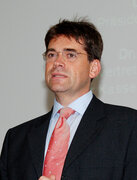 Führte durch die Sonder-Dienstagsabendfortbildung: Dr. Helmut Kesler /Vorstandsmitglied Zahnärztekammer Berlin Führte durch die Sonder-Dienstagsabendfortbildung: Dr. Helmut Kesler /Vorstandsmitglied Zahnärztekammer Berlin